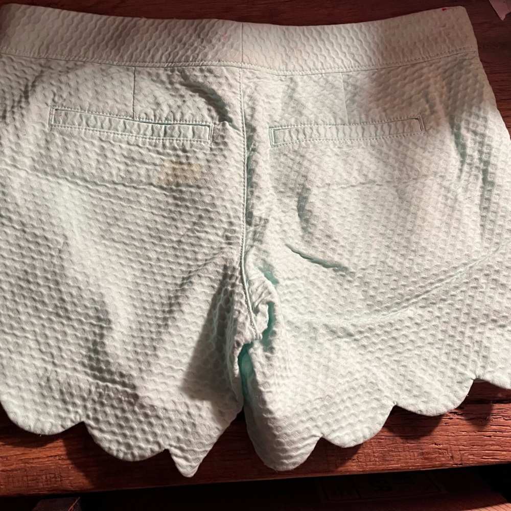 Super cute Lilly Pulitzer Scalloped hem Buttercup shorts in Mint